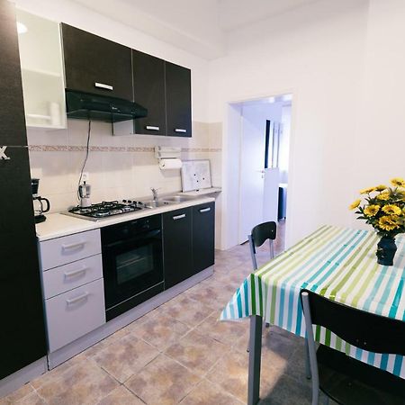 Street View Apartments Сибиу Экстерьер фото